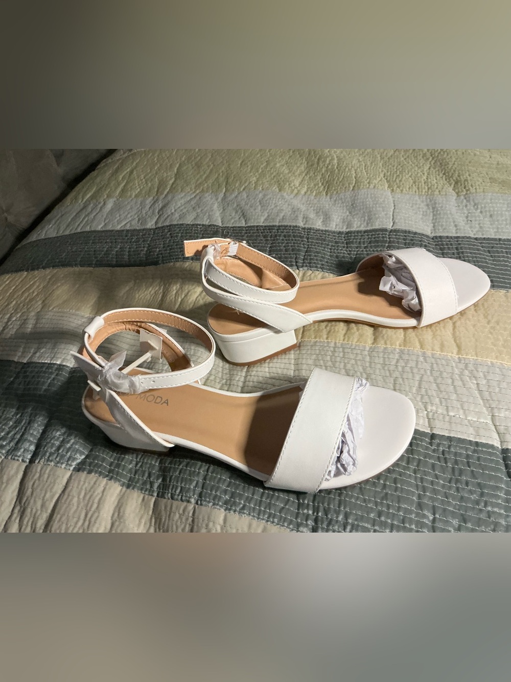 NEW --- TOP Moda White Low Block Heel Ankle-Strap Sandals - W Size 7.5
